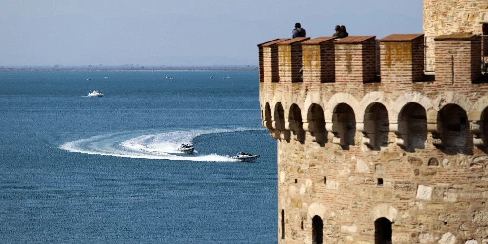 Ποια σκουπίδια και πλαστικά σε θάλασσες και ακτές; Χημική τουαλέτα ανέσυραν από τον Θερμαϊκό!
